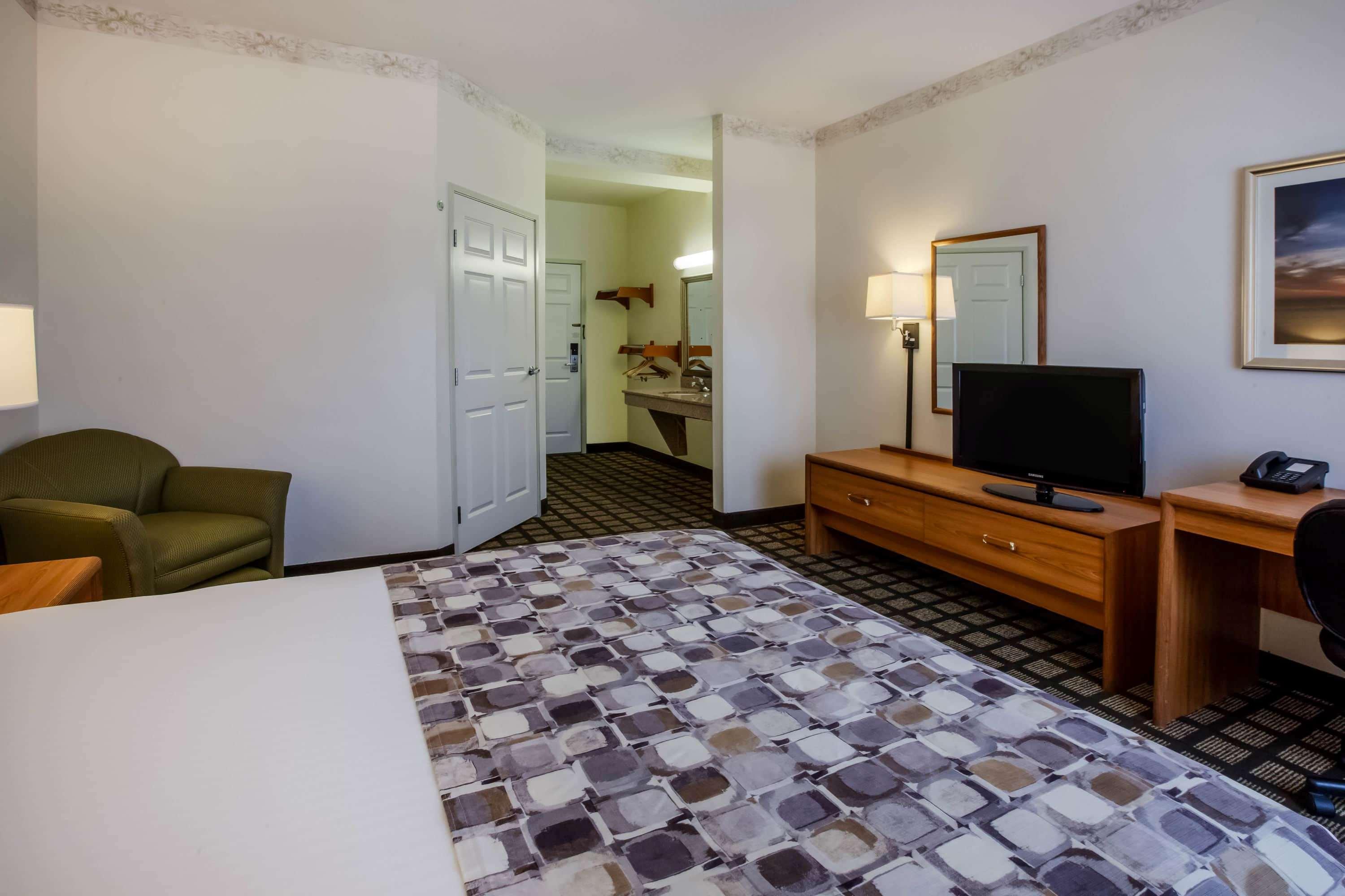 Baymont By Wyndham Mackinaw City Exterior foto