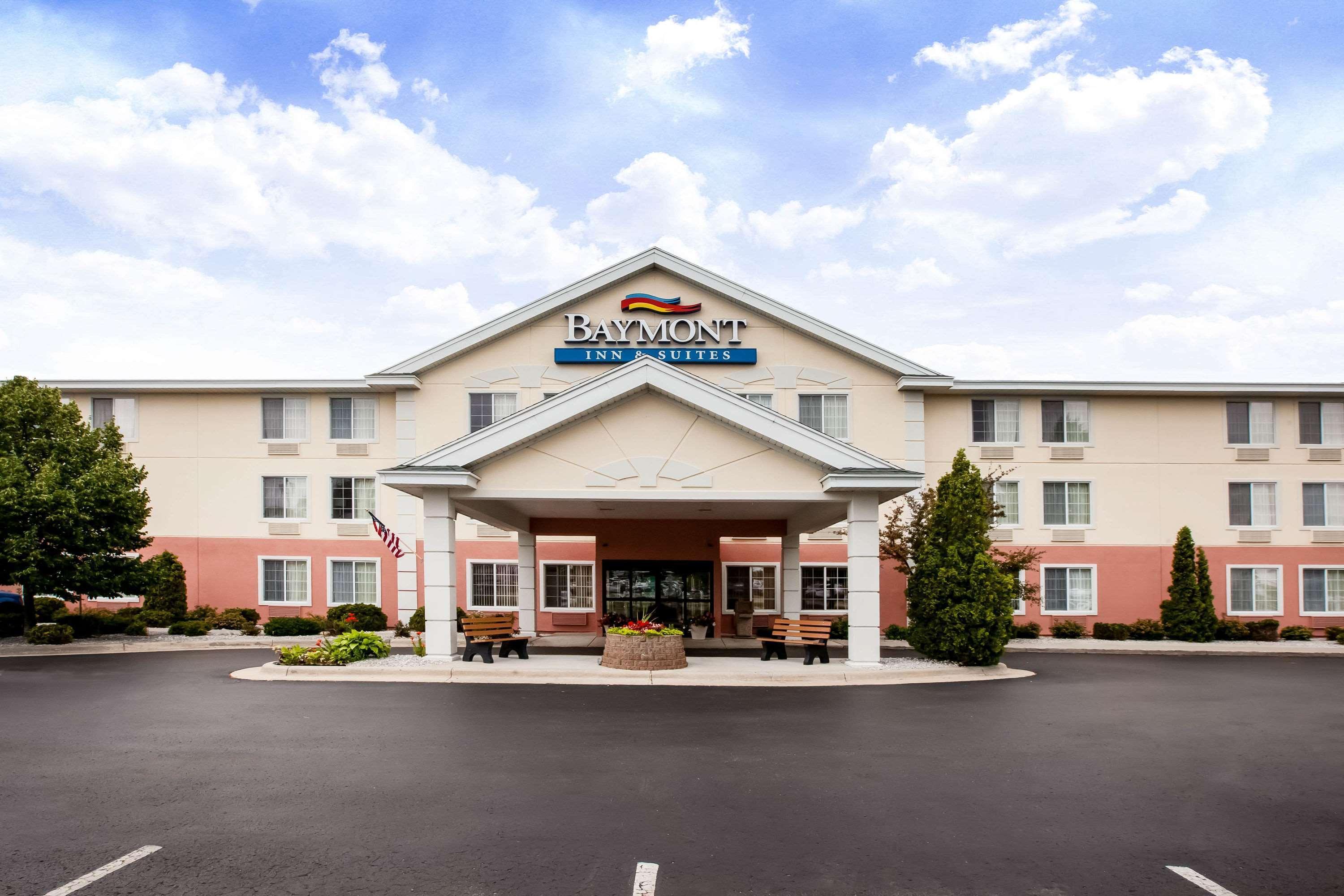Baymont By Wyndham Mackinaw City Exterior foto