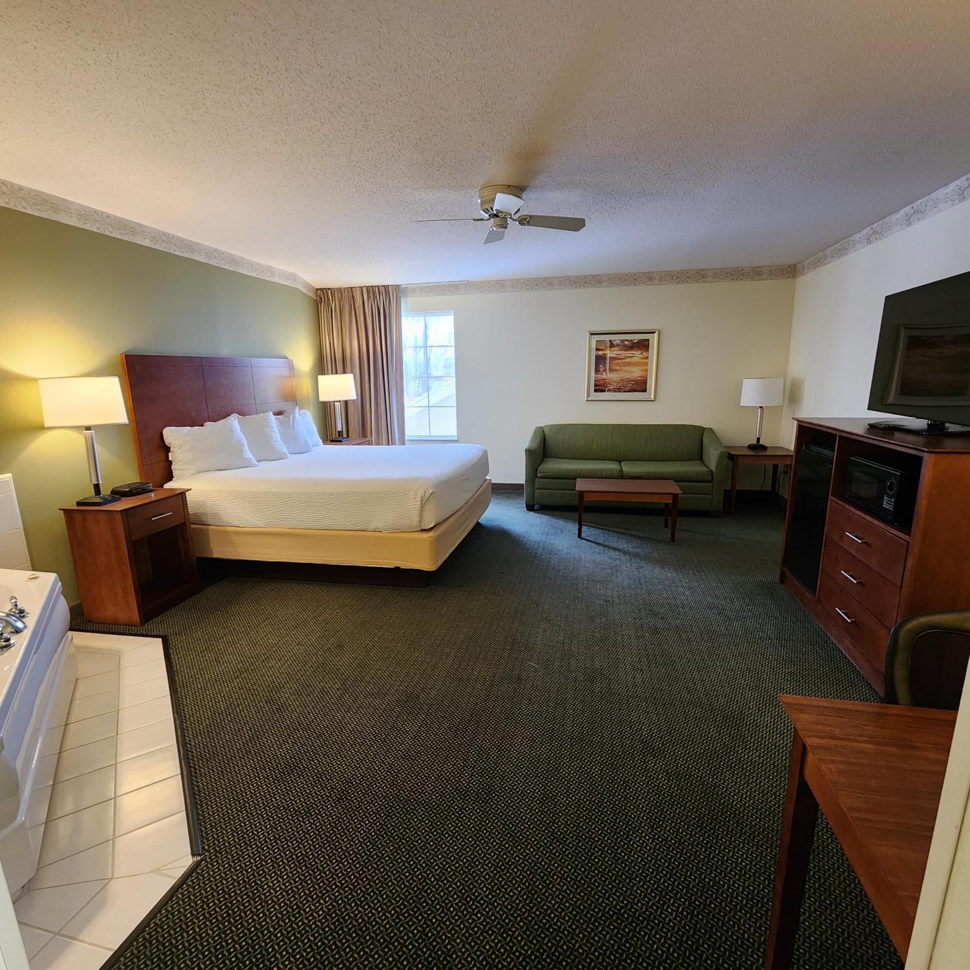 Baymont By Wyndham Mackinaw City Exterior foto