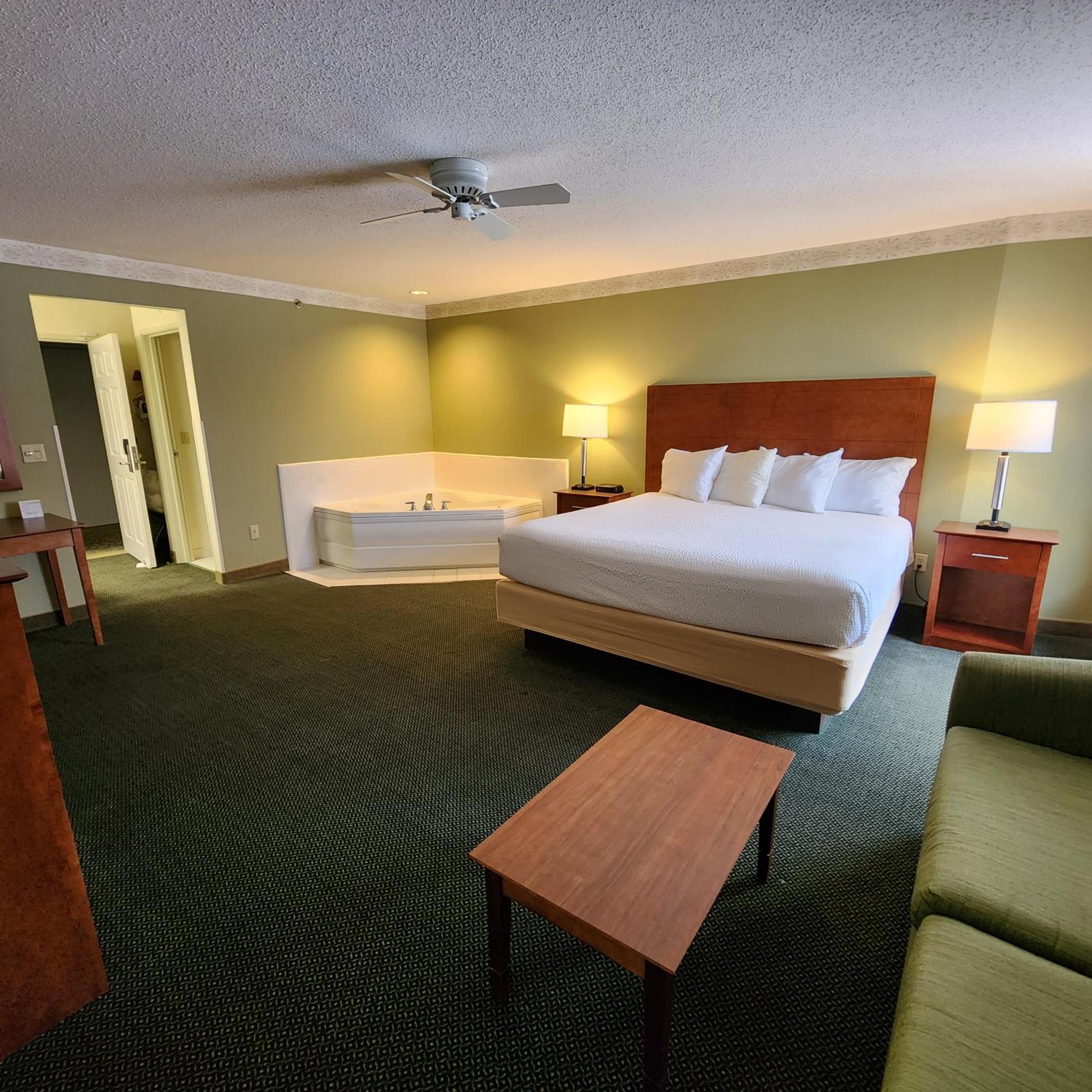 Baymont By Wyndham Mackinaw City Exterior foto