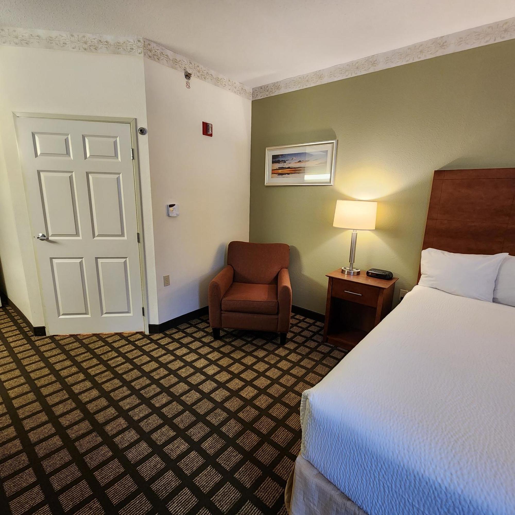 Baymont By Wyndham Mackinaw City Exterior foto