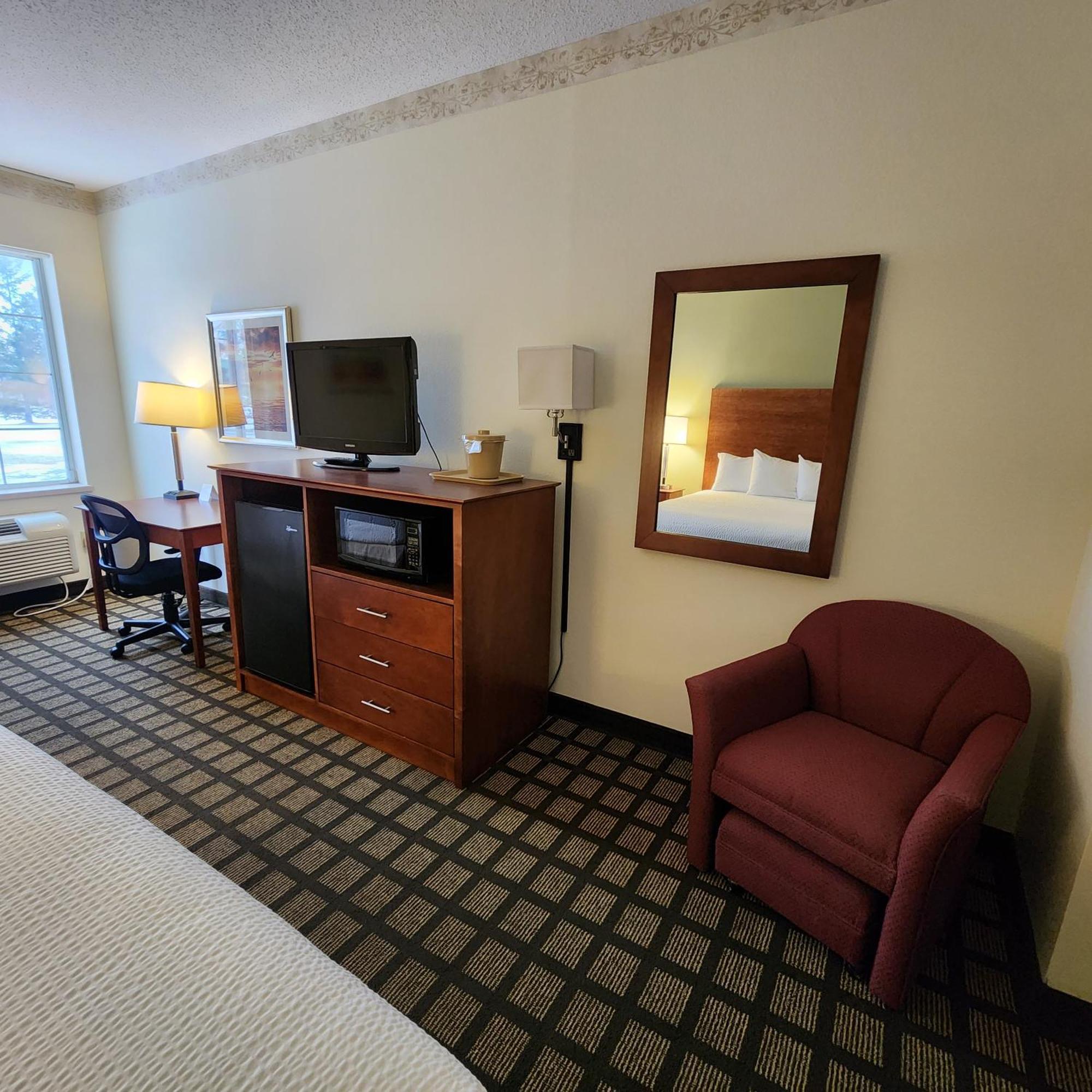 Baymont By Wyndham Mackinaw City Exterior foto